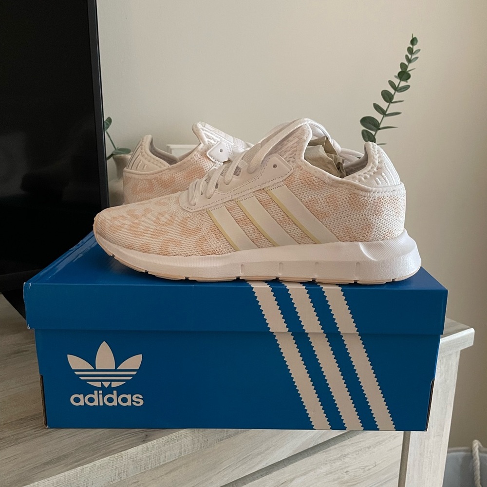 Adidas Swift Run leopard print